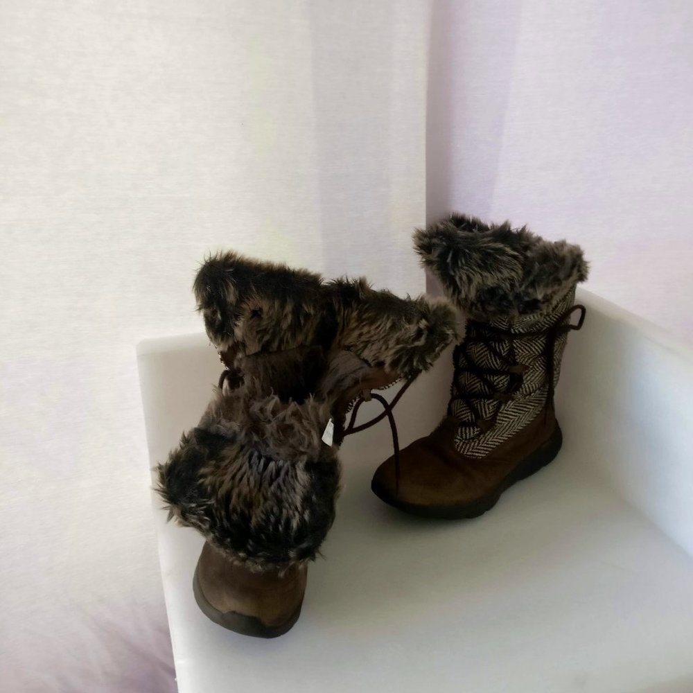 Skechers LEATHER Fully Lined Faux Fur Alpine Lightweight Comfort Winter Boot 9.5